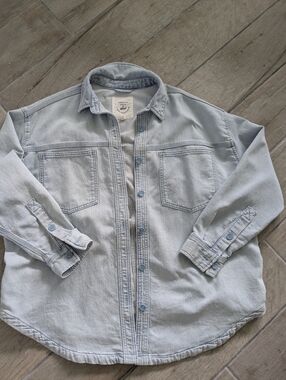 American Eagle Light Wash Denim Jacket